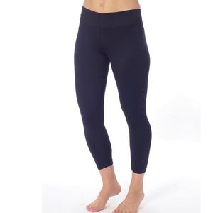NUX Women's Solid Navy/Blue V-Crop Mid-Rise
Pull-On Crop Leggings XL